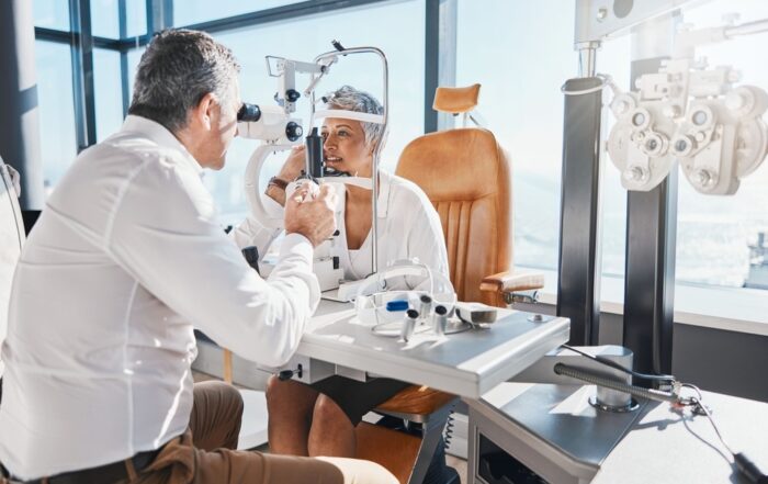 Tips for Working With an Eye Surgeon